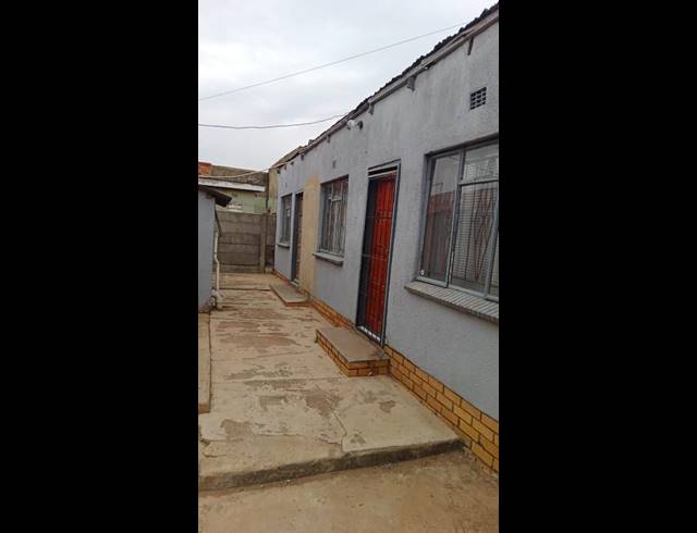 4 BEDROOM HOUSE FOR SALE IN VERGENOEG